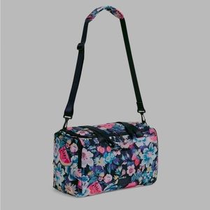 NWT Vera Bradley Small Gym Bag in Reactive in Garden Picnic